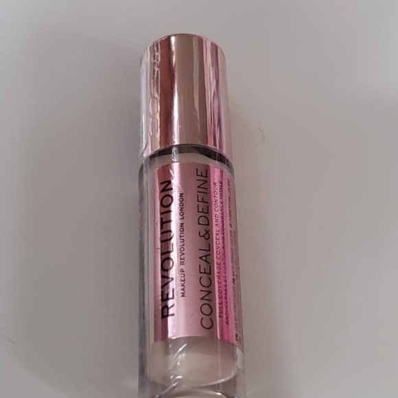 Makeup Revolution Conceal & Define F7.🌴 - Picture 3 of 4